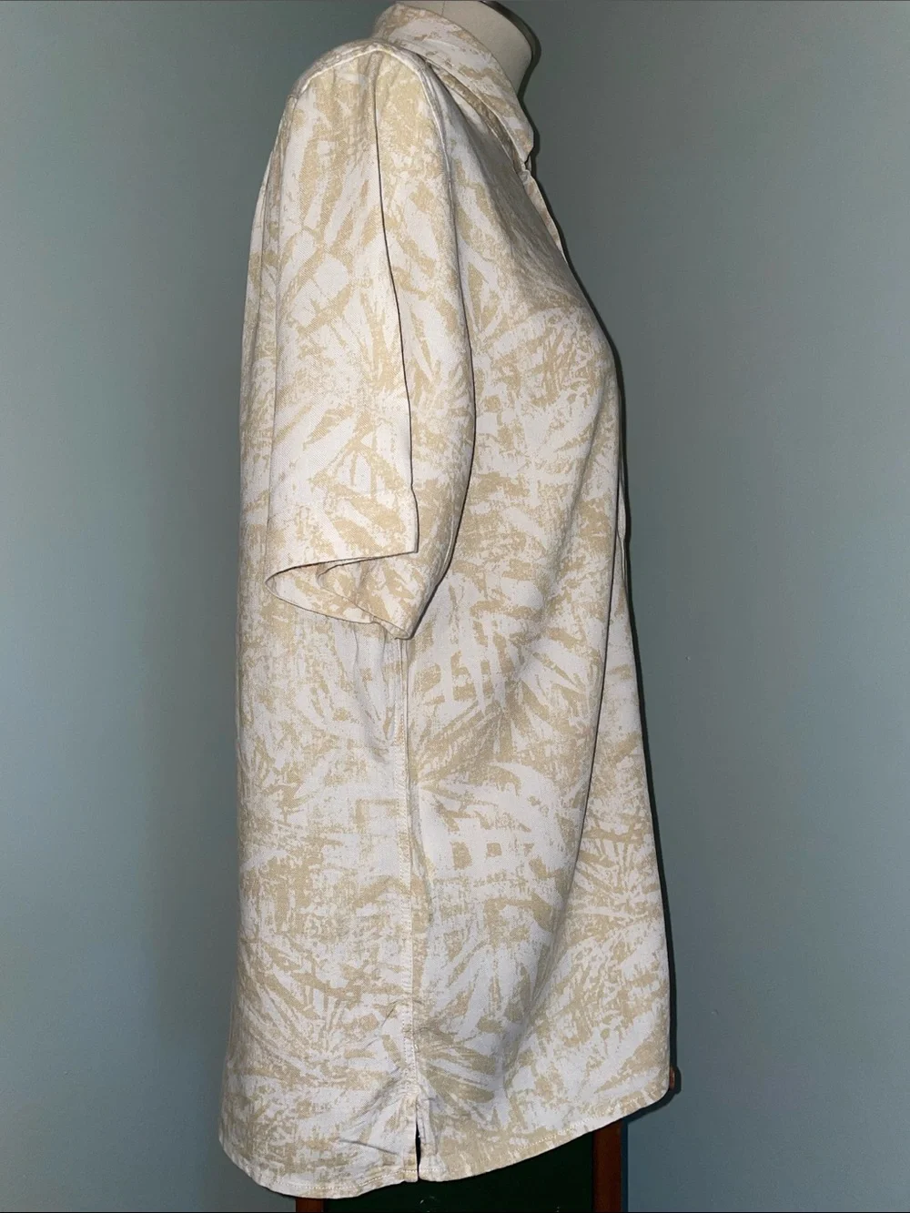 Silk Vintage Short-Sleeve Button-Up Shirt in Beige & White Palm Pattern. Size M - Picture 4 of 12